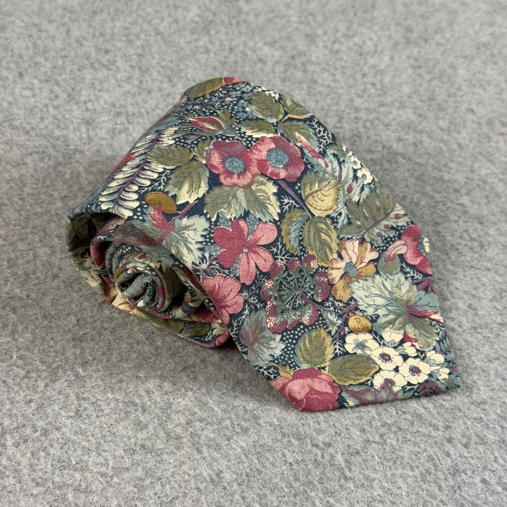 Vintage Banana Republic Safari & Travel Floral Cotton Tie Red Green USA 56x3.6"